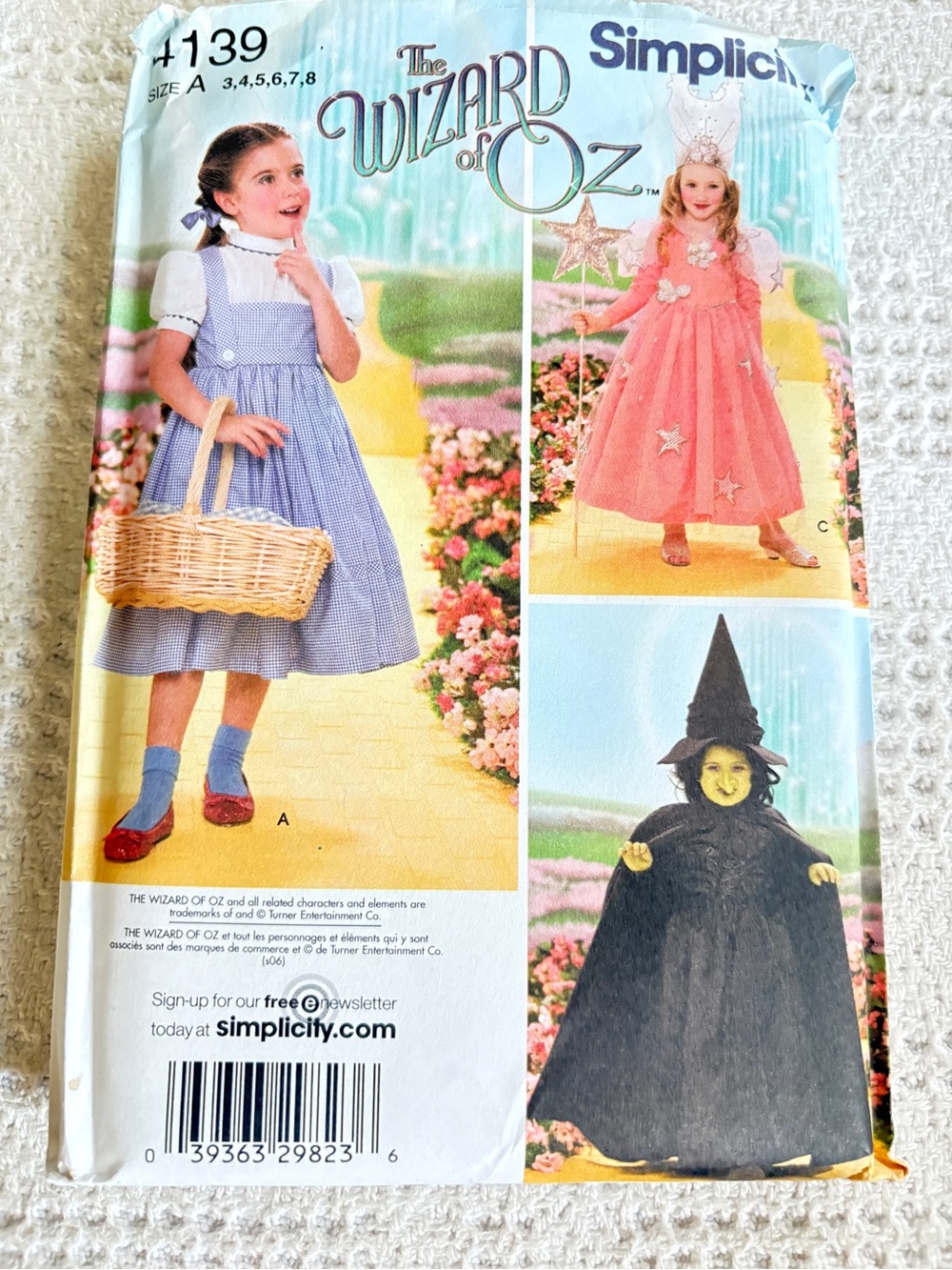 Simplicity Pattern 4139A for Girl’s Wizard of Oz Costumes